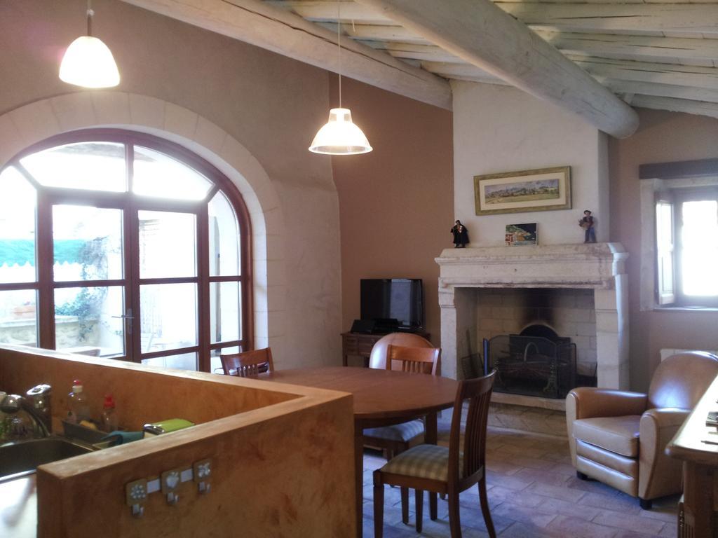 Le Petit Domeynes Apartment Стая снимка